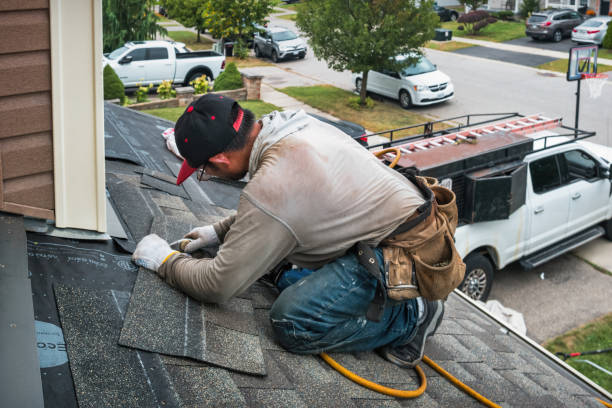 Professional Gutter Installation technician working in Carol Stream, IL